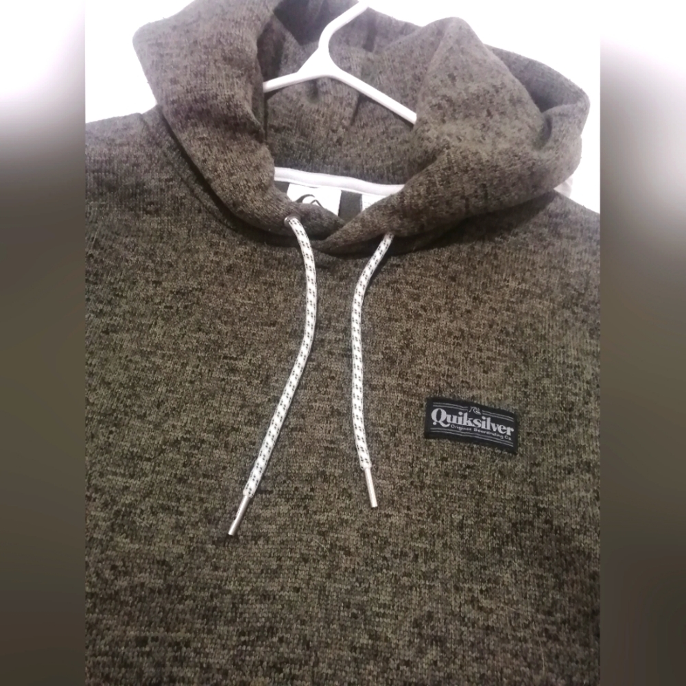 Quicksilver sweater size Medium